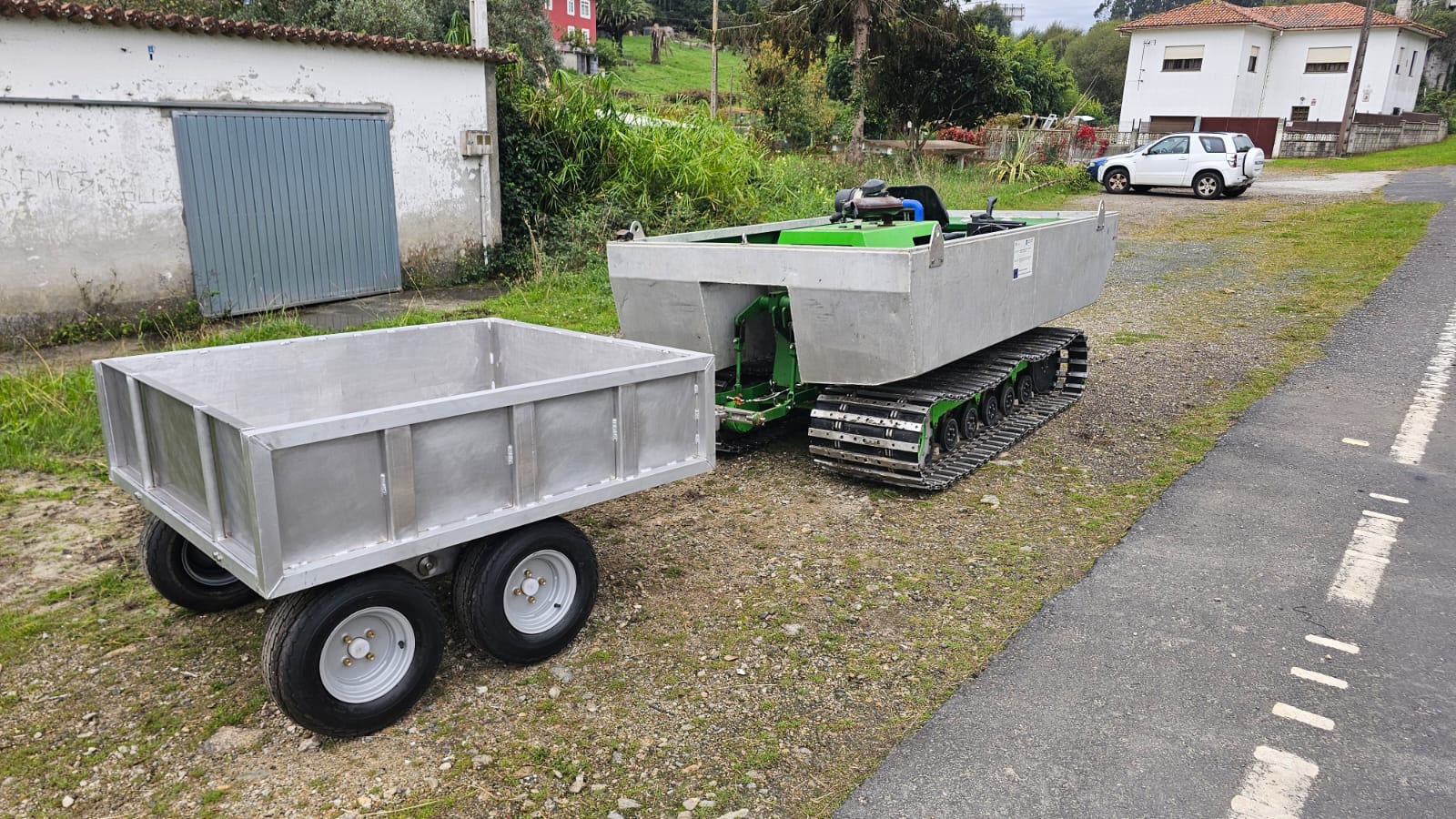 Equipamento adquirido colocado no vehículo marisqueiro da entidade.
