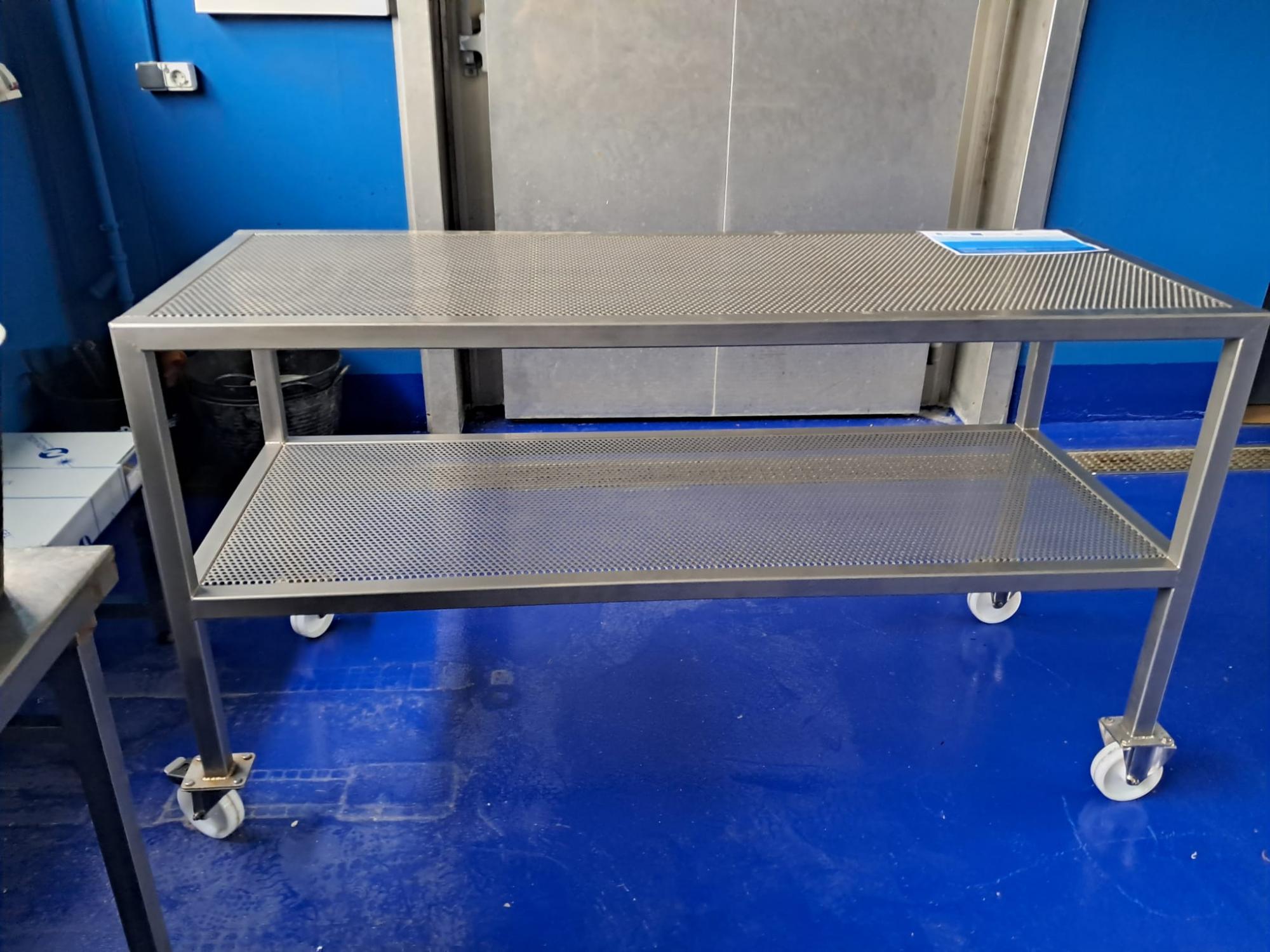 Mesa da lonxa perforada